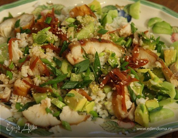 Рисовый салат с копченым угрем