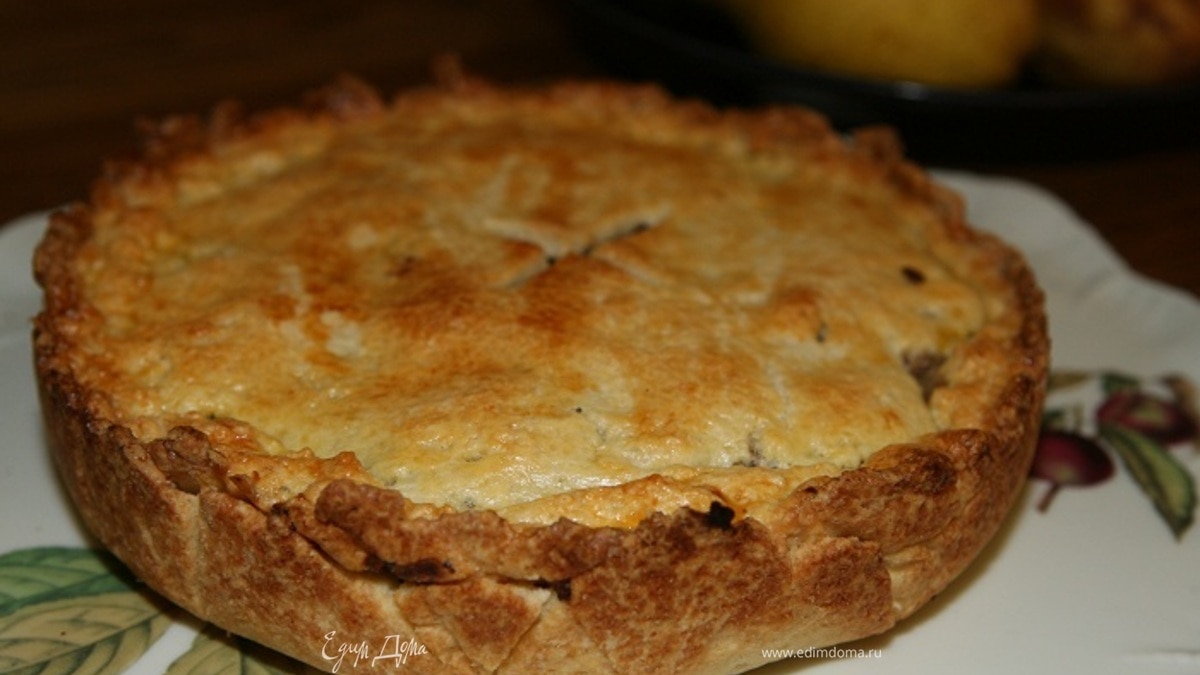 Пирог с яблоками, маком и грецкими орехами