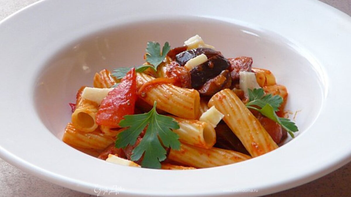 Паста с баклажаном и овечьим сыром