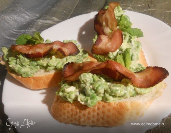 Брускетта с мятным горошком и хрустящим беконом Брускетта с мятным горошком и хрустящим беконом