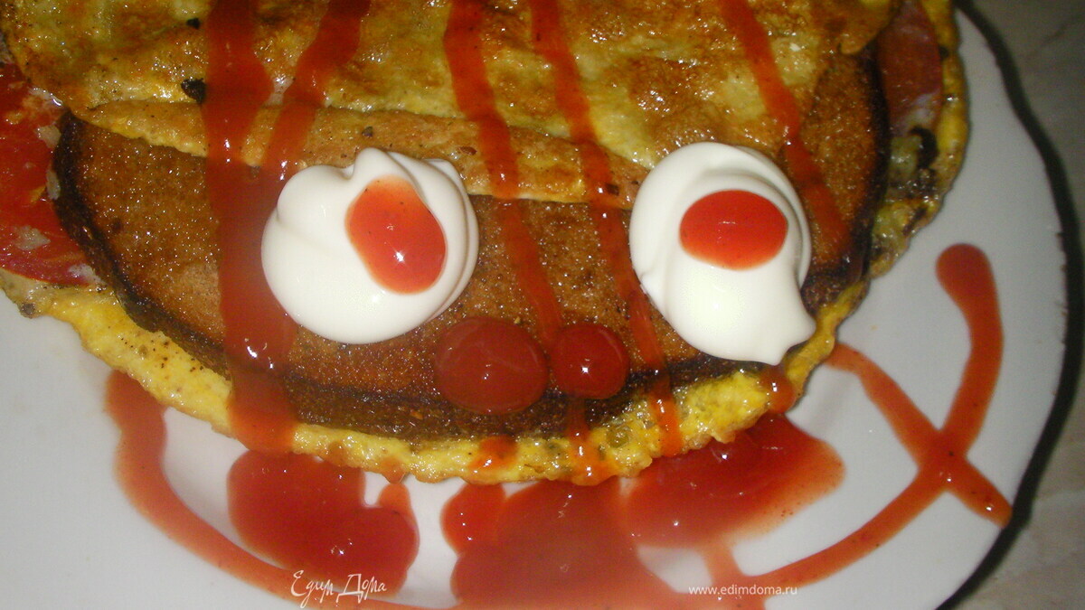 Омлет с помидорами на гренках