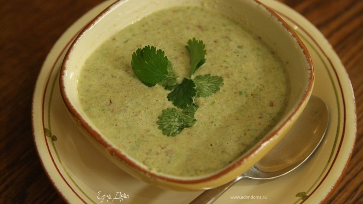 Суп с миндалем и стручковой фасолью