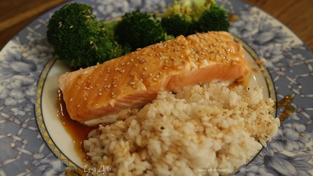 Филе семги с брокколи по-японски  