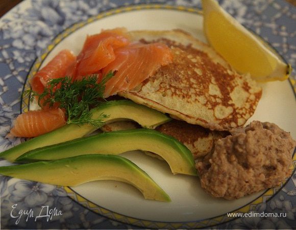 Гречневые блины с семгой и хумусом Гречневые блины с семгой и хумусом