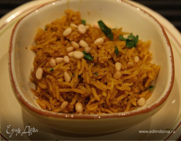 Золотистый рис с кинзой и кедровыми орешками Золотистый рис с кинзой и кедровыми орешками