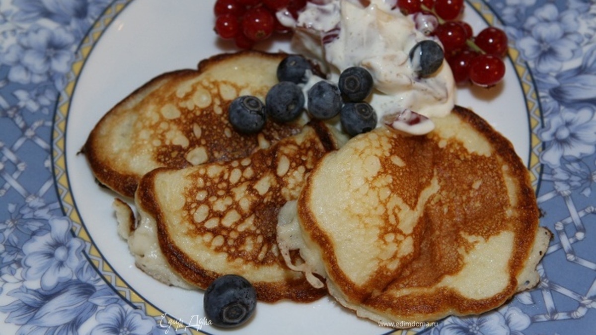 Творожные оладьи с ягодами