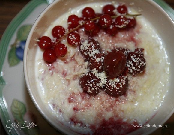 Рис с молоком, белым шоколадом и красной смородиной Рис с молоком, белым шоколадом и красной смородиной