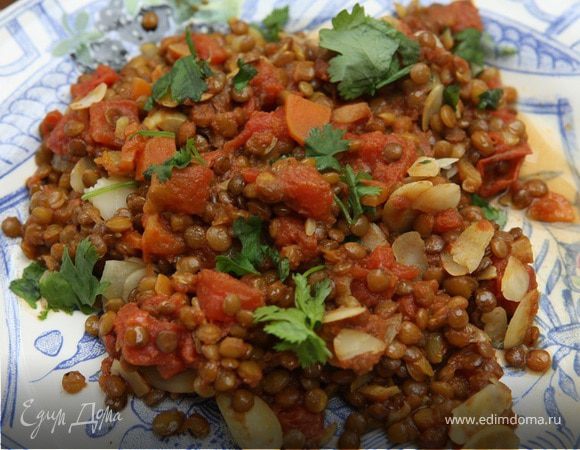 Пряная чечевичная похлебка с миндалем      