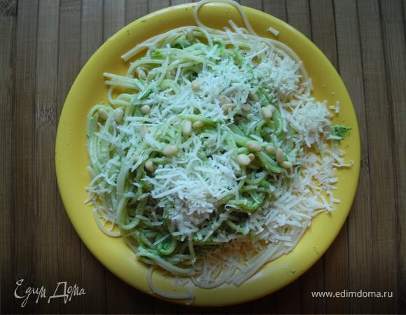 Спагетти с песто из листьев редиски Спагетти с песто из листьев редиски