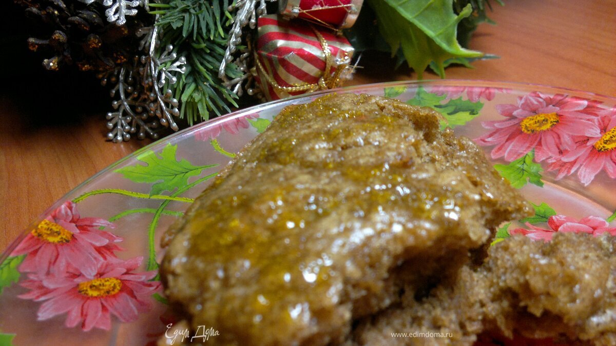 Мягкий мокрый кекс с медово-коричной подливой