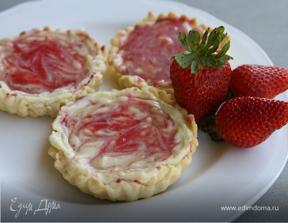 Тарталетки с белым шоколадом и клубникой 