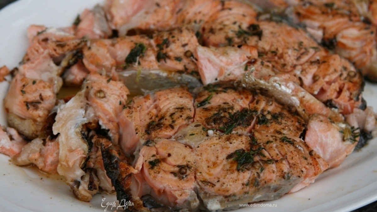 Семга на гриле в пряной корочке