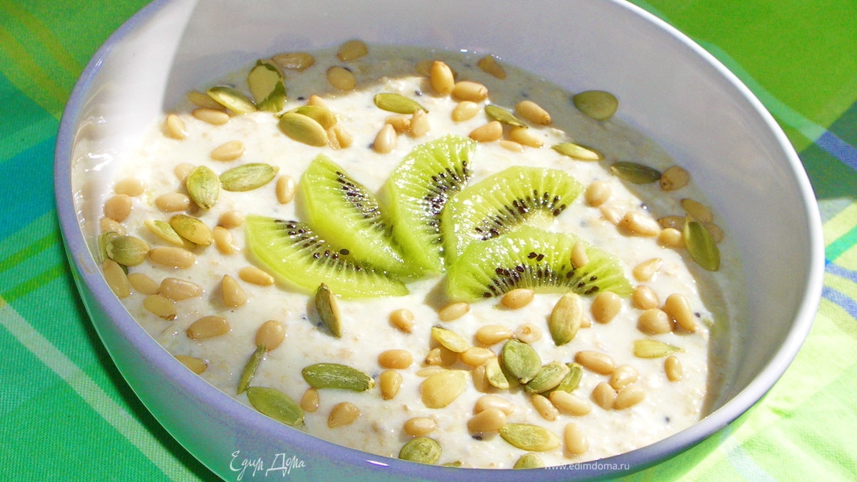 Летний завтрак №2 с киви,ревенем и кедровыми орешками