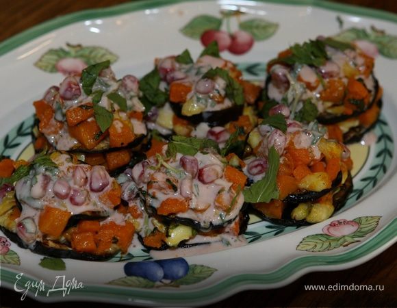Башенки из баклажанов с тыквой, гранатом и мятой Башенки из баклажанов с тыквой, гранатом и мятой
