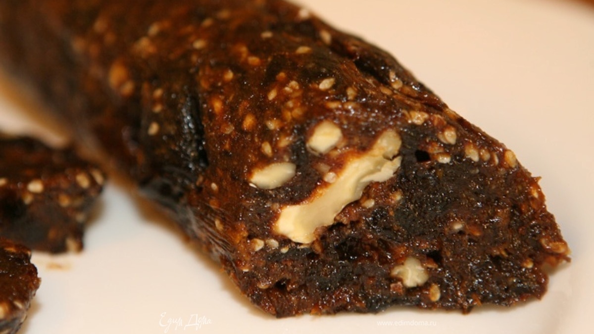 «Салями» из чернослива с грецкими орехами