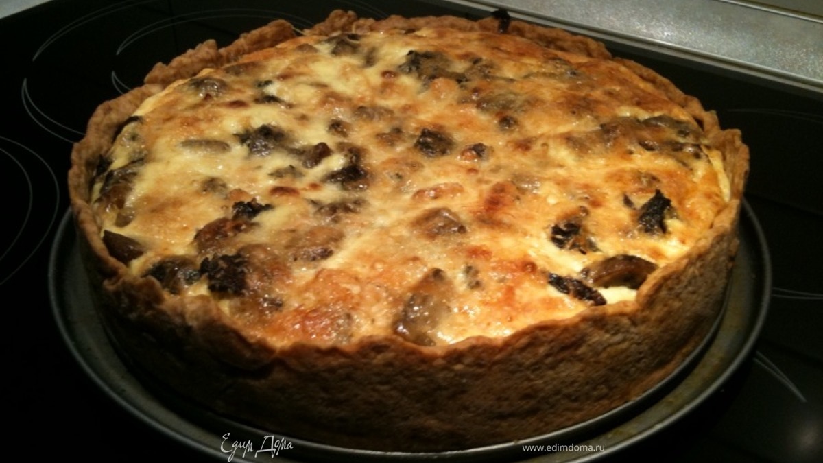 Киш Лорейн с белыми грибами и голубым сыром