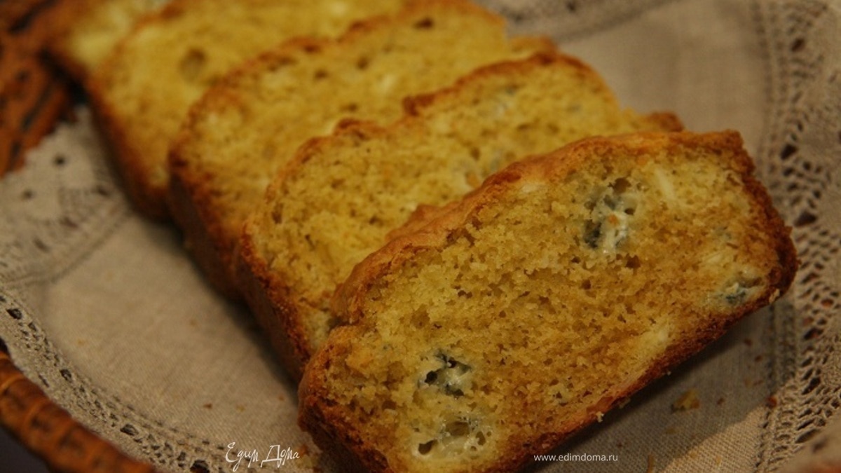 Кукурузный хлеб с голубым сыром