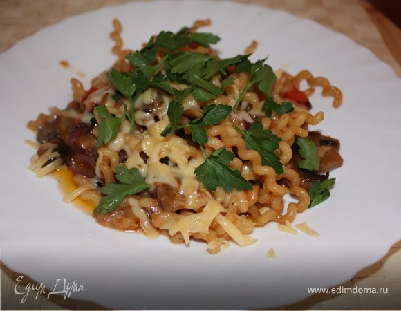 Паста с шампиньонами, помидорами и базиликом