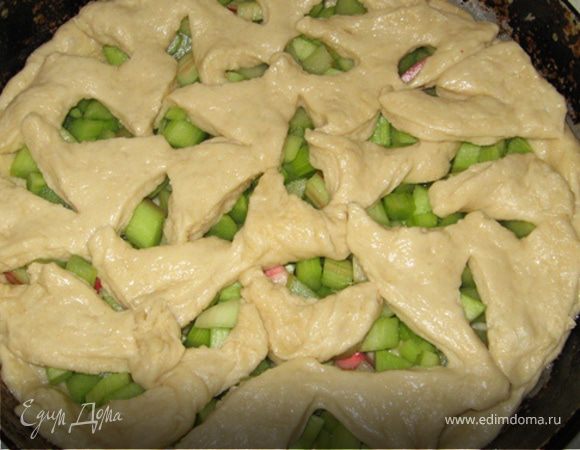 Сдобный пирог с ревенем