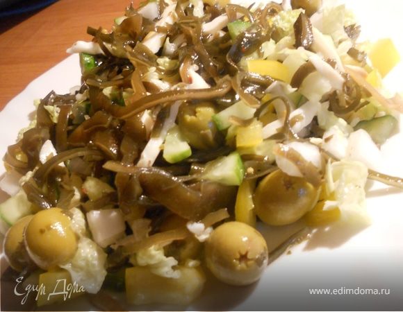Овощной салат с морской капустой и кальмарами Овощной салат с морской капустой и кальмарами