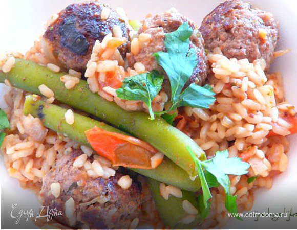 Albondigas (испанские пикантные тефтели) с рисом и стручковой фасолью Albondigas (испанские пикантные тефтели) с рисом и стручковой фасолью