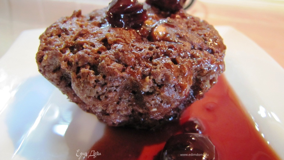 Шоколадно-орехово-вишневые маффины.