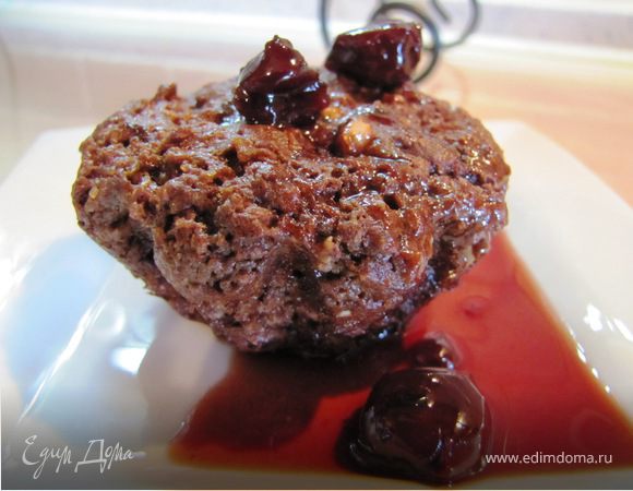 Шоколадно-орехово-вишневые маффины.