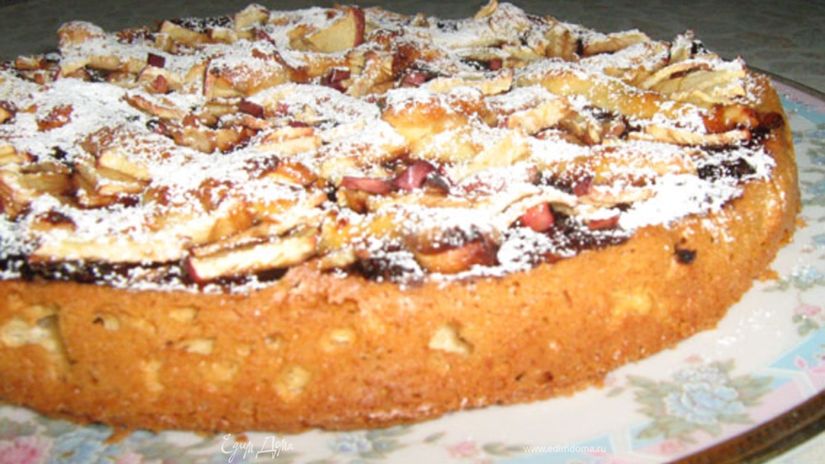 Пирог с вяленными яблоками и джемом