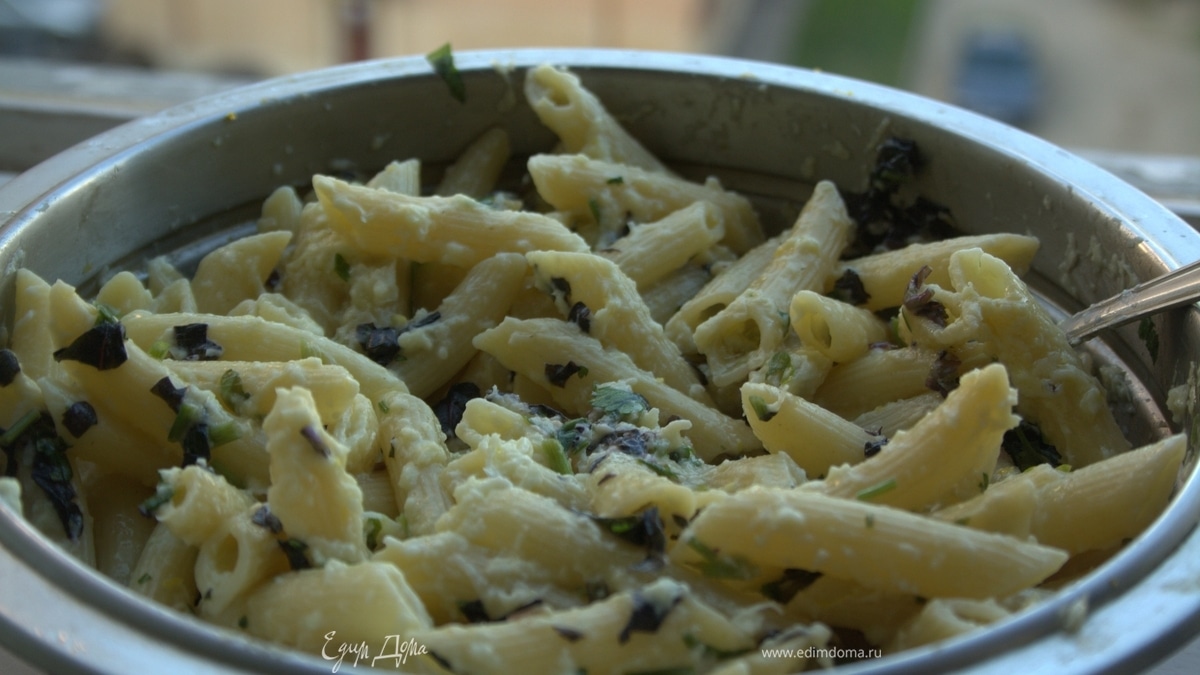 Макароны "пенне" с яичным соусом