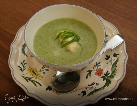 Суп-пюре из спаржи с клецками из феты Суп-пюре из спаржи с клецками из феты