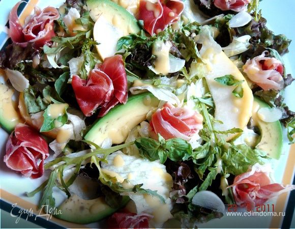 Салат из груш,хамона и авокадо в пряной заливке Салат из груш,хамона и авокадо в пряной заливке