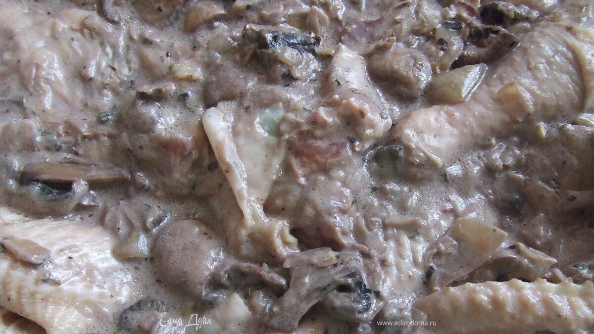 Курица в сливочно-грибном соусе
