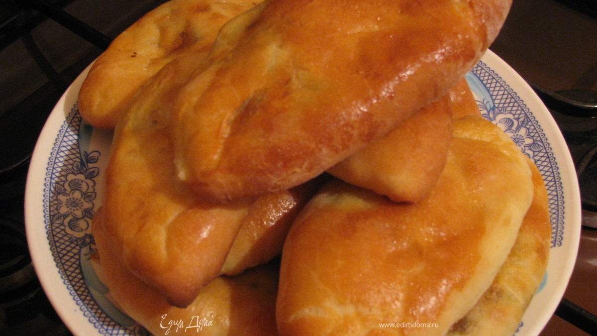 Пирожки с луком и яйцами