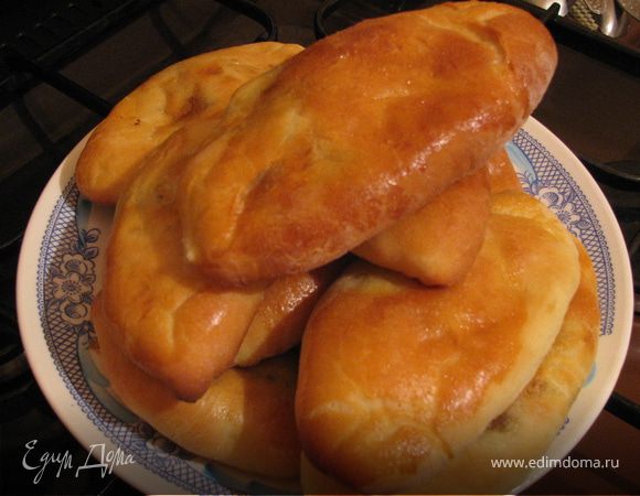 Пирожки с луком и яйцами