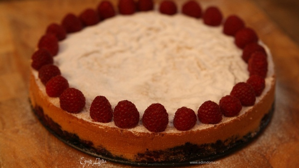 Бисквитный пирог с ежевикой и голубикой