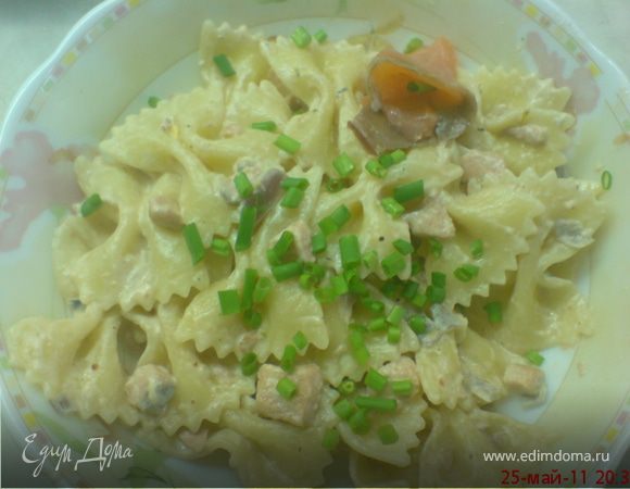 Фарфалле с лососем под сливочным соусом