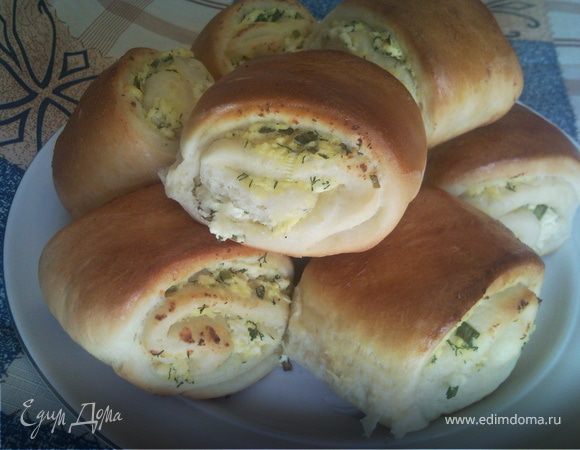 Булочки-рулетики с творогом и зеленью.