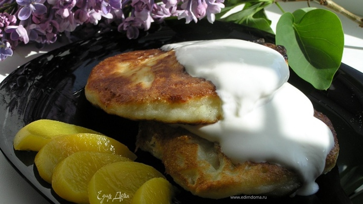 Воскресные сырники с персиками