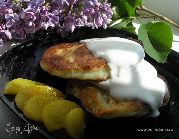 Воскресные сырники с персиками