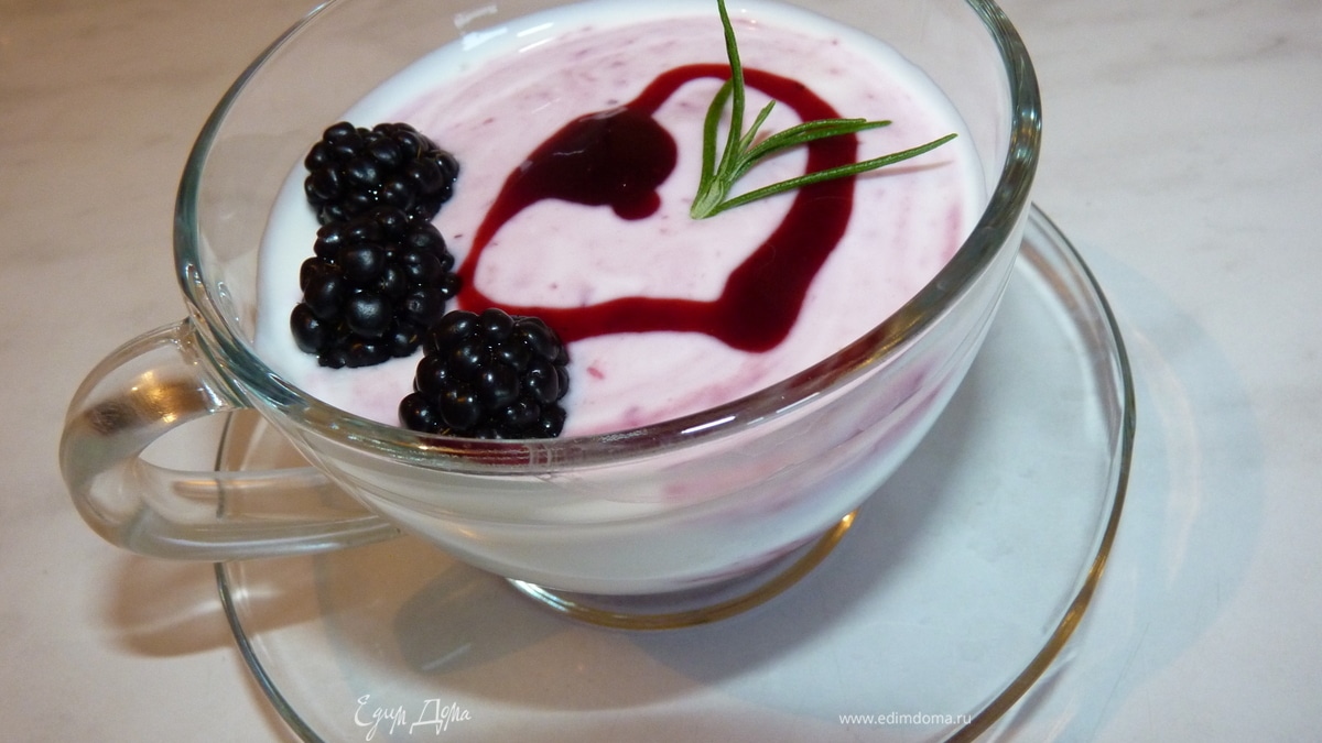 Десерт с ежевичным джемом