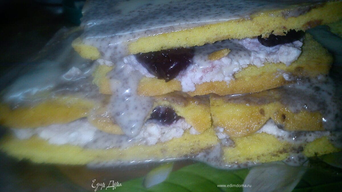 Творожно-вишнёвая слойка.