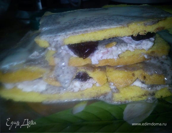 Творожно-вишнёвая слойка.