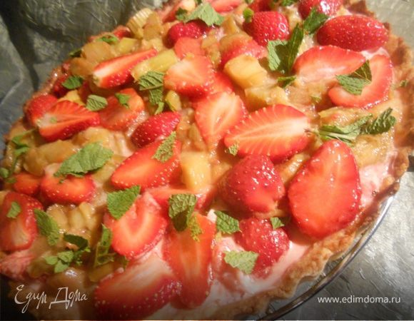 Тарт с маскарпоне, ревенем и клубникой Тарт с маскарпоне, ревенем и клубникой