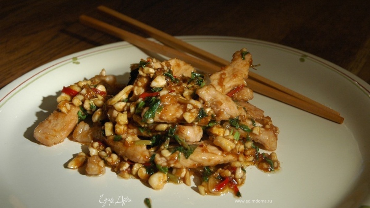 Свинина с мятой и орехами 