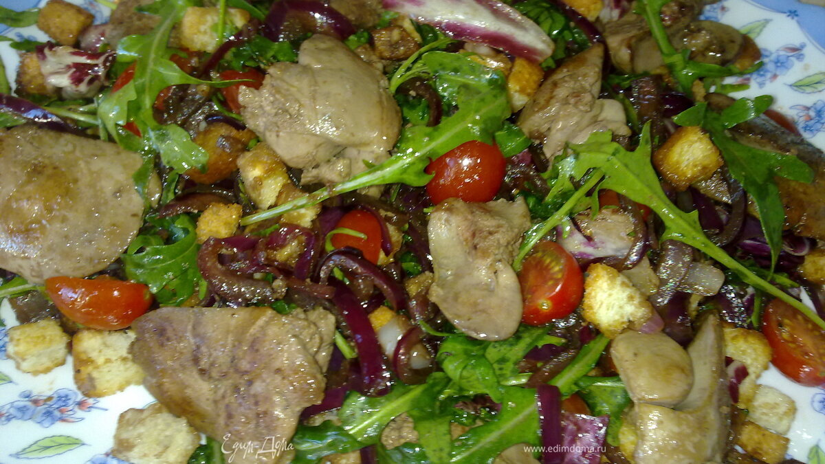 Салат с куриной печенью
