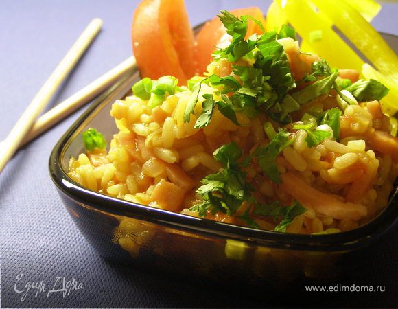 Рис на зеленом чае с ветчиной и томатами