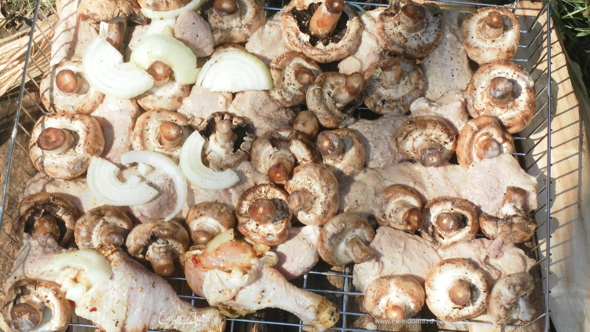 Грибочки на природе "Сочные"