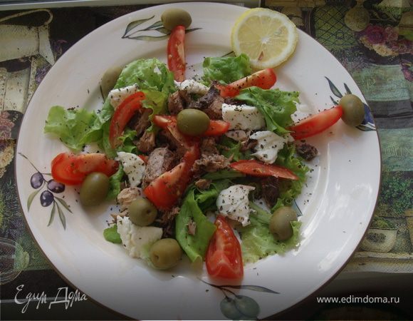 Салат с тунцом и моцареллой