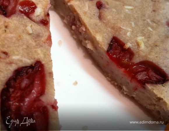 Клубнично-кокосовый пирог с рикоттой и кускусом Клубнично-кокосовый пирог с рикоттой и кускусом