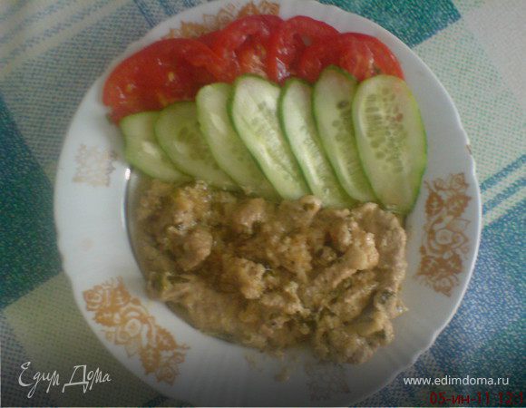 Мясо тушёное в сметане с зеленью и чесноком Мясо тушёное в сметане с зеленью и чесноком